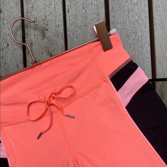 LULULEMON Wunder Coral & Black Cropped Leggings - Picture 5 of 6